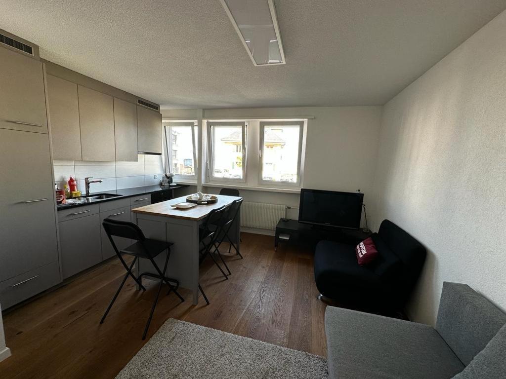 2 Flat Apartment *