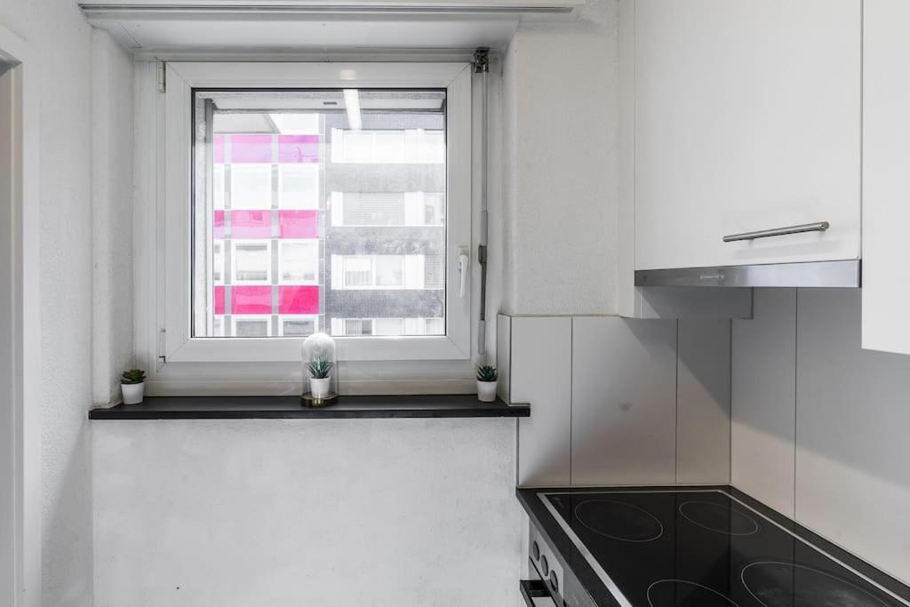 Bright & Studio Office & Netflix Apartment *