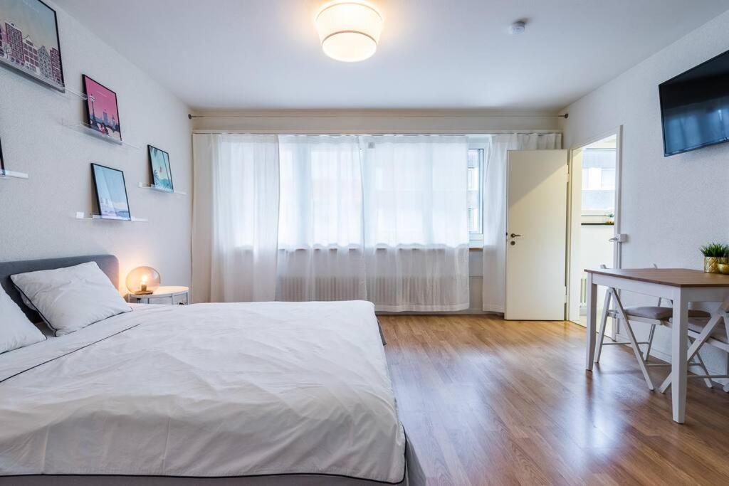 Bright & Studio Office & Netflix Apartment *