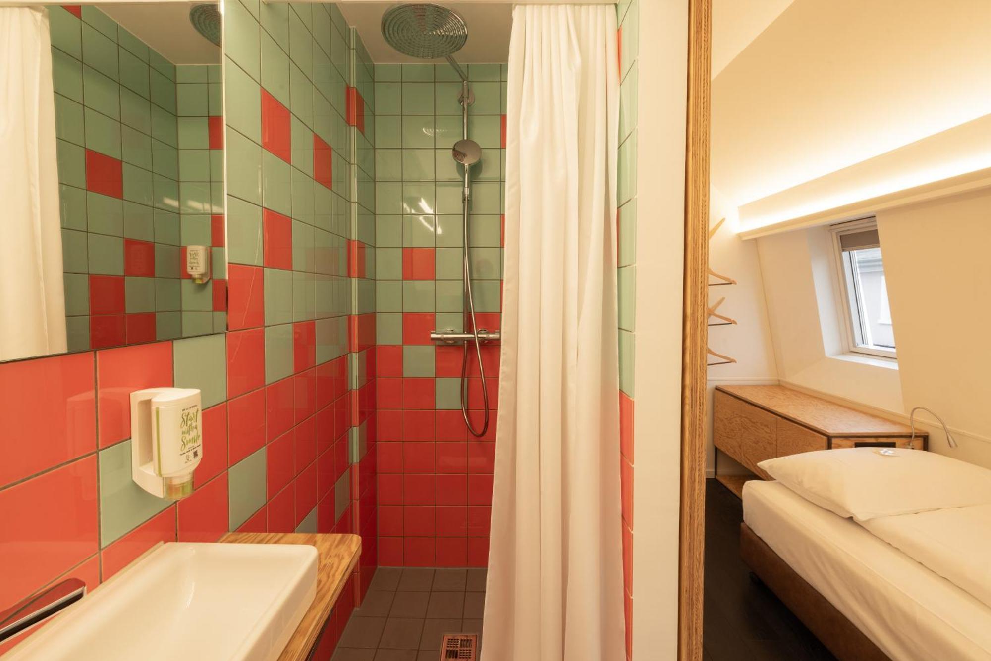 Guest house Fred Hauptbahnhof - Mobile Check-in 2*