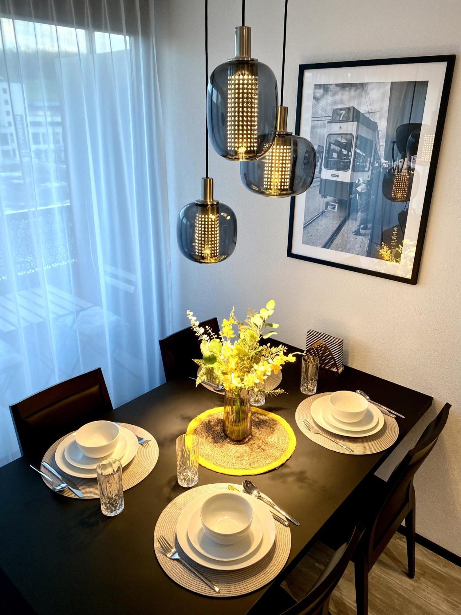 Glad Spot: - - Design - Netflix Apartment