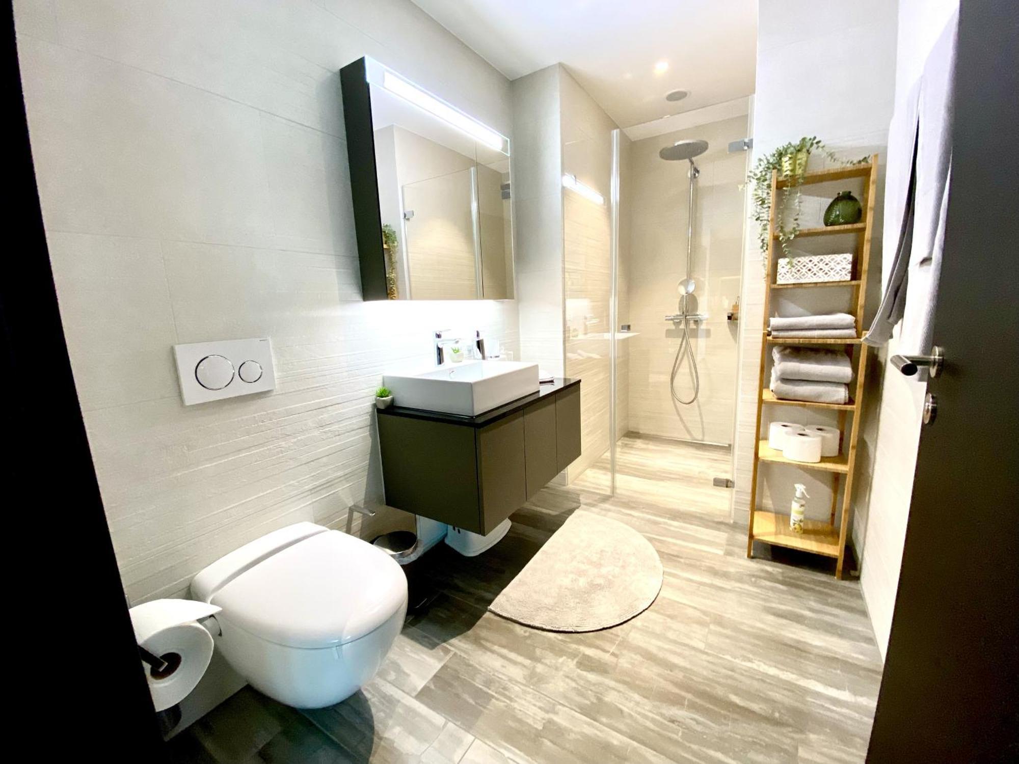 Glad Spot: - - Design - Netflix Apartment *