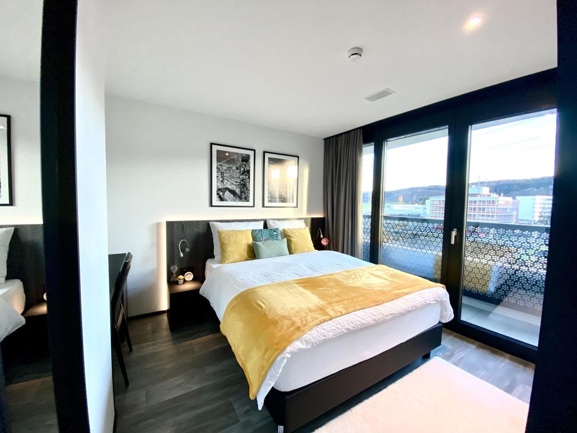 Glad Spot: - - Design - Netflix Apartment