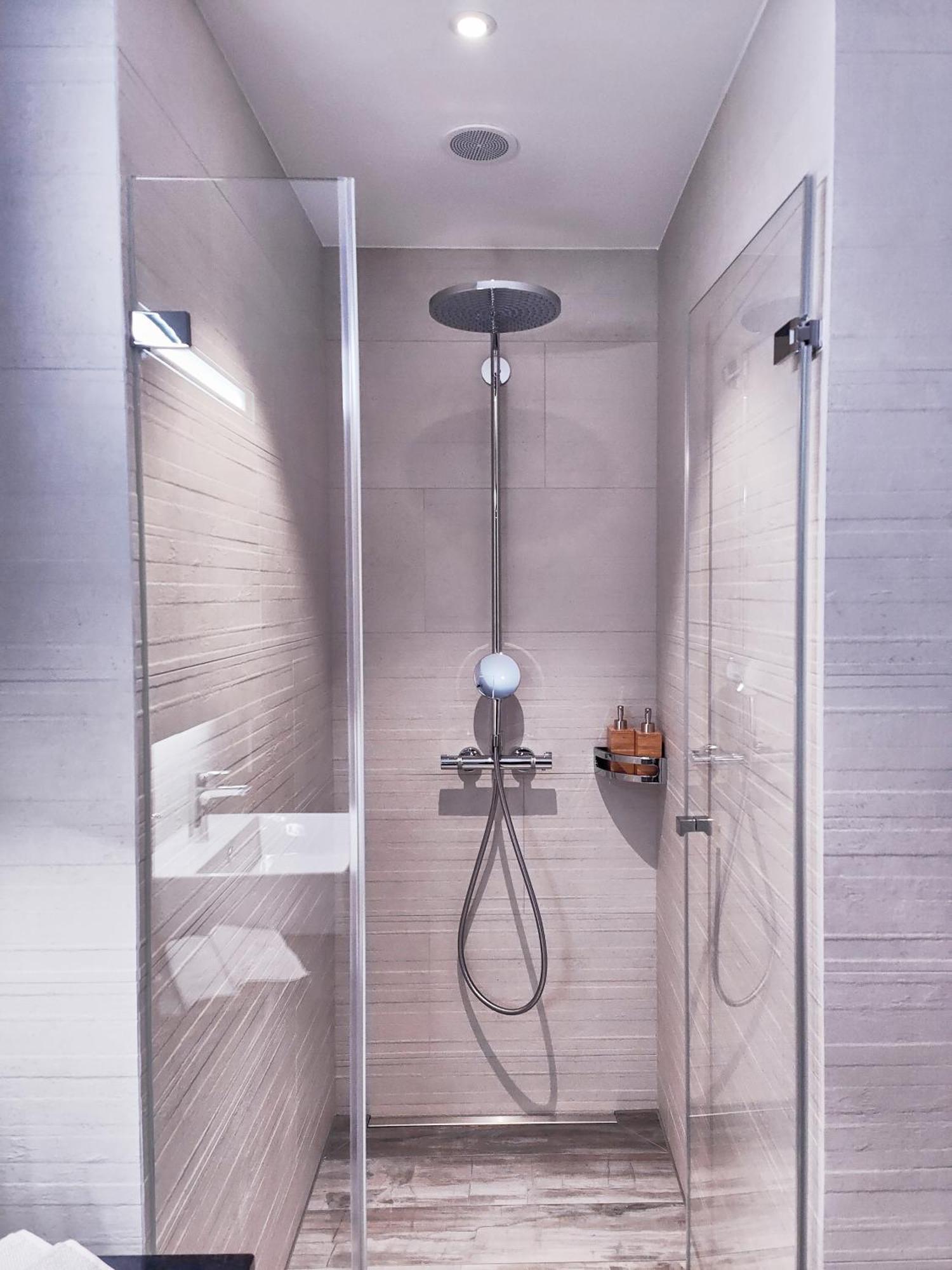 Glad Spot: - - Design - Netflix Apartment Zurich