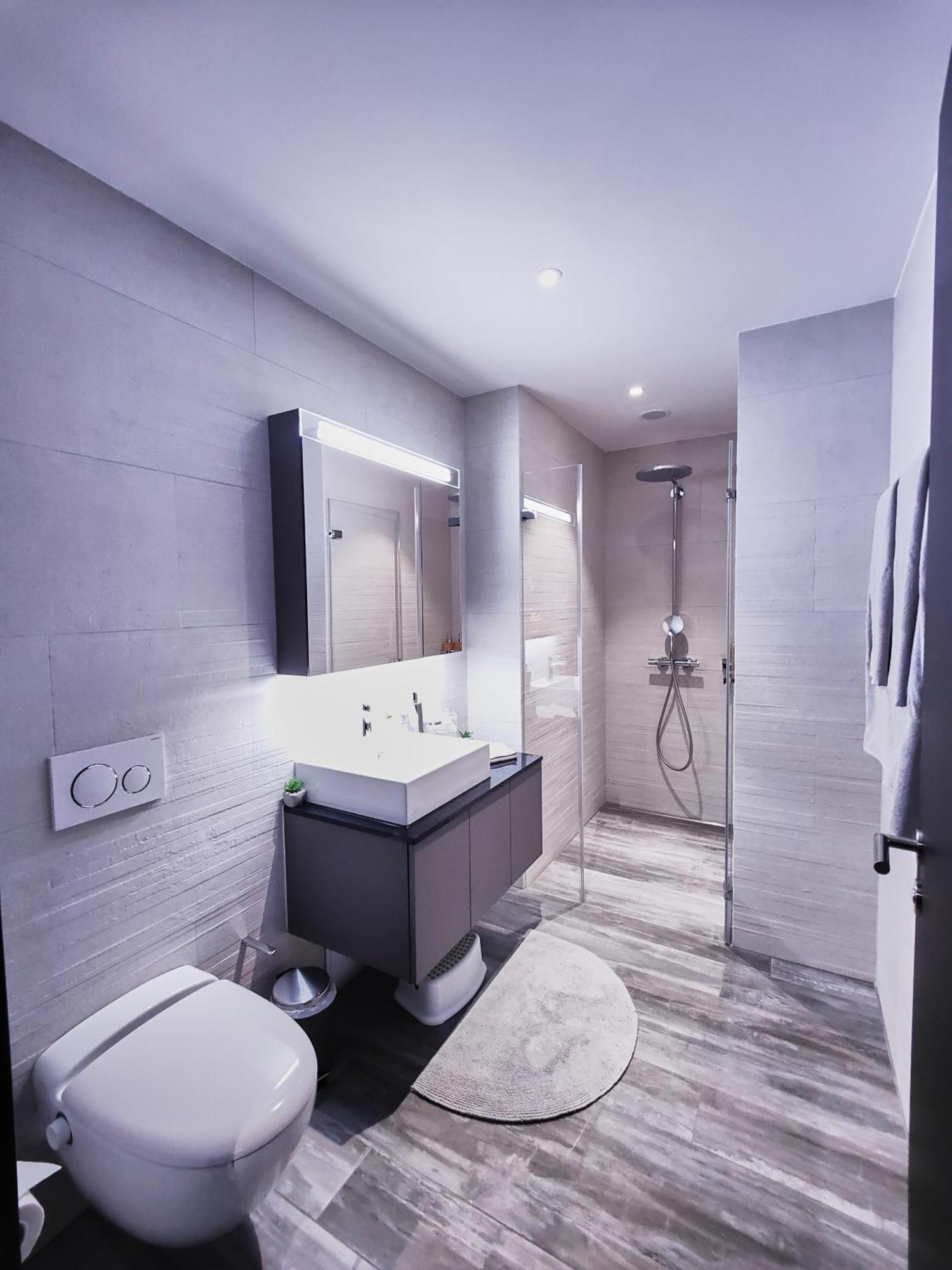 Glad Spot: - - Design - Netflix Apartment *