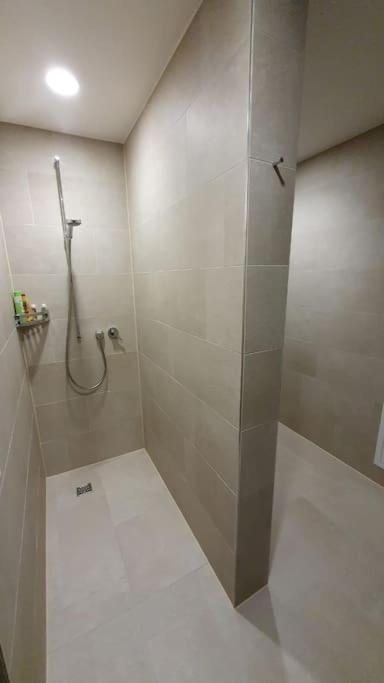Wollishofen Station 2 Bedroom Luxury * Zürich