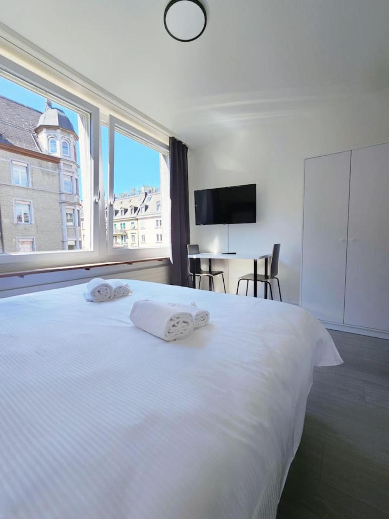 Urban Oasis With Queen Bed And View Be-38 Zurich