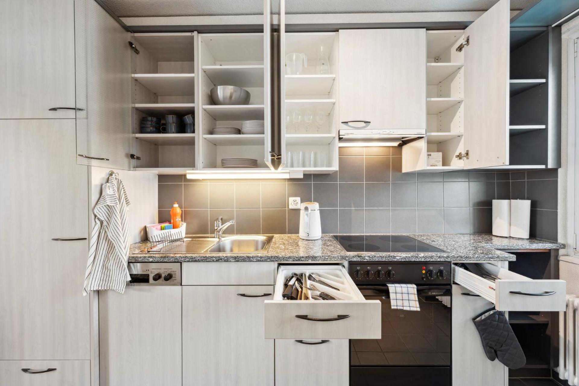 Comfortable In Oerlikon 20 Minutes Away From Airport Zürich