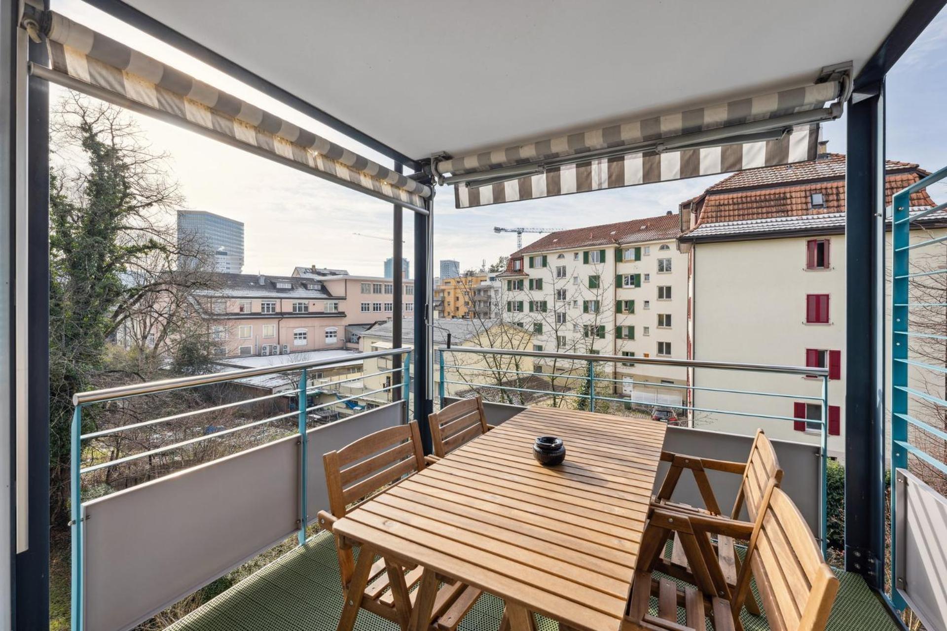Apartment Comfortable In Oerlikon 20 Minutes Away From Airport Zürich