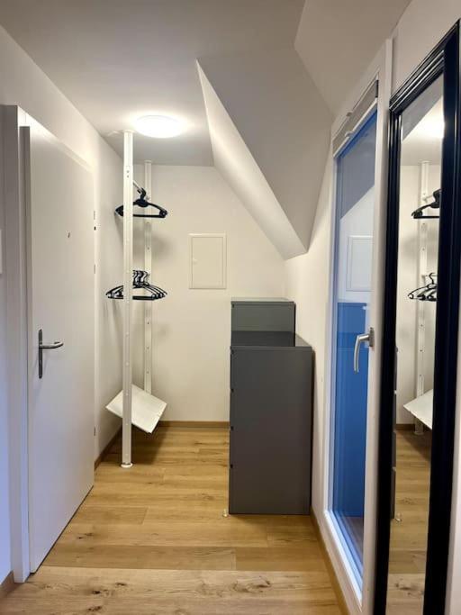 & Modern Penthouse-studio With Balcony & Air-condition Apartment *