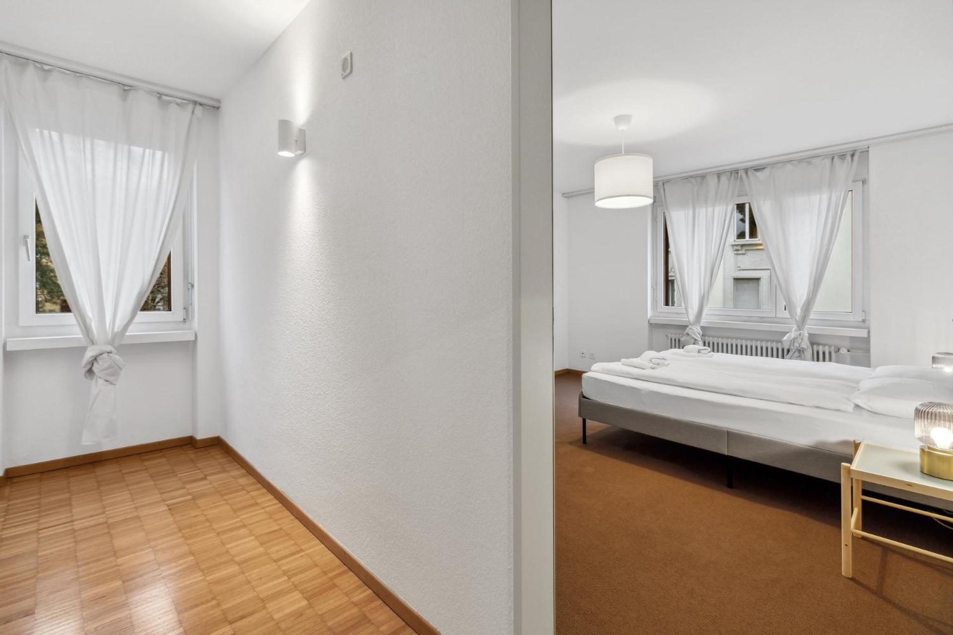 Neumuensterstrasse 26 *