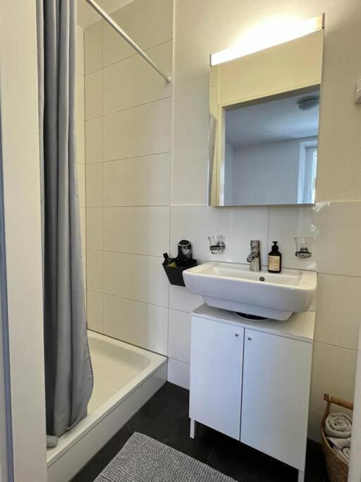 Wilde Hilda - Kitchen, Coffee And Balcony Apartment Zurich