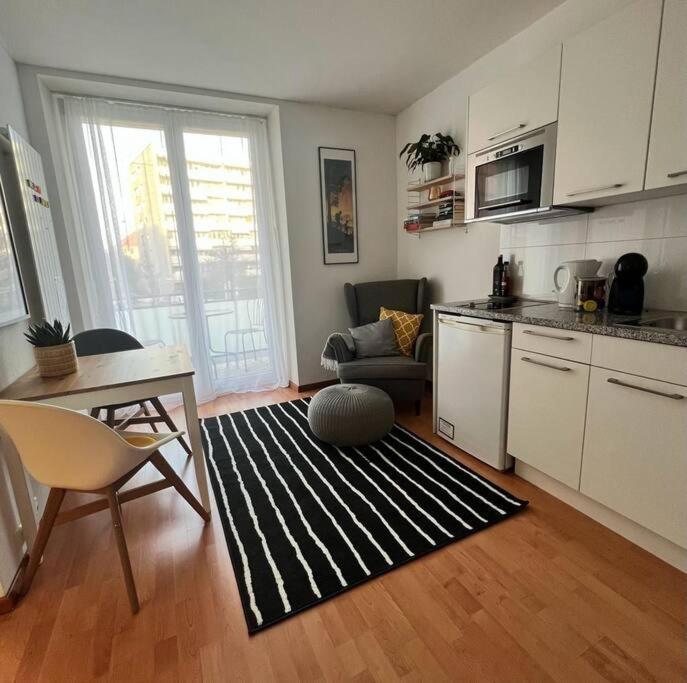Wilde Hilda - Kitchen, Coffee And Balcony Apartment Zurich
