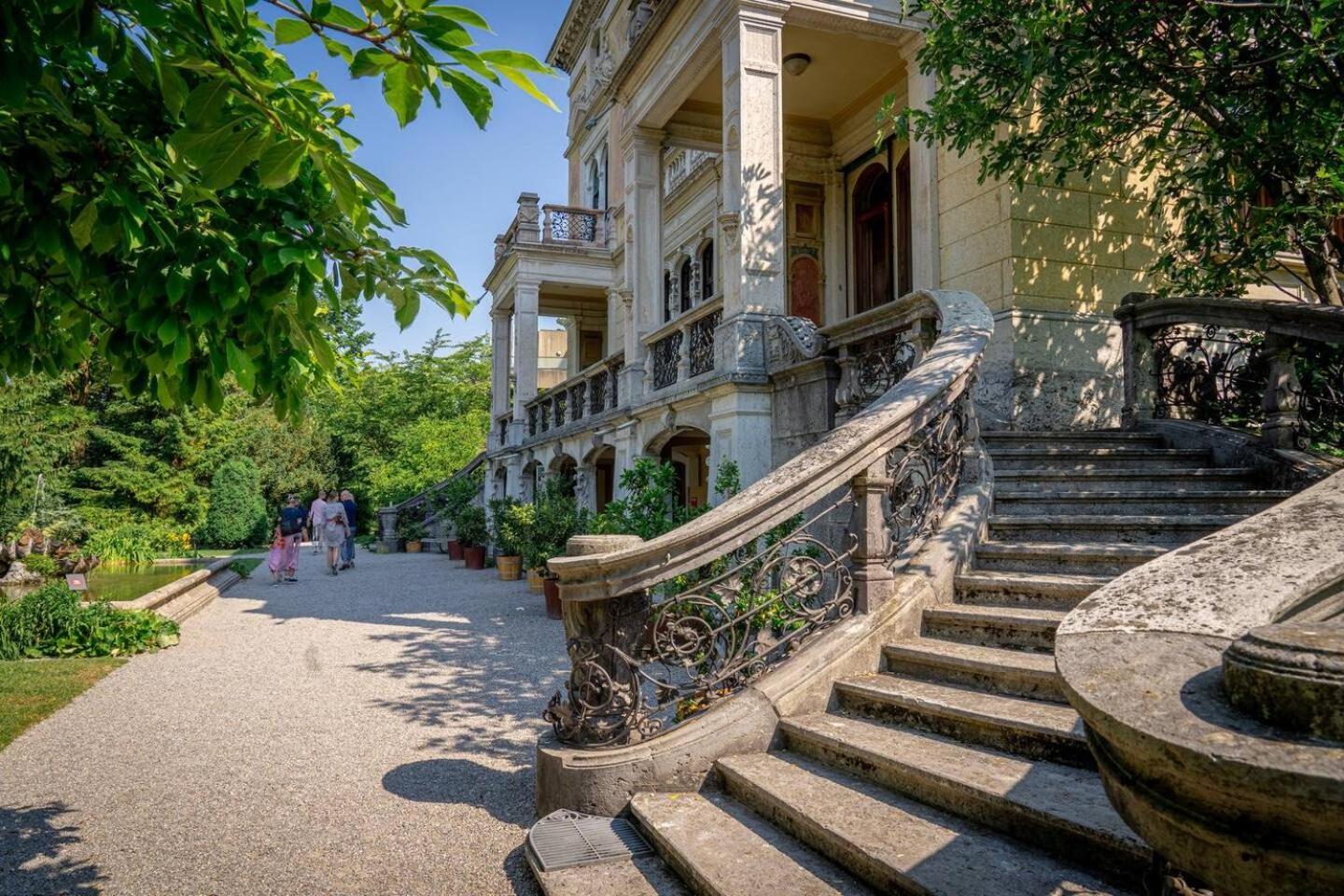 Stylish Garden-gem By Lake: Pet-friendly & Apartment