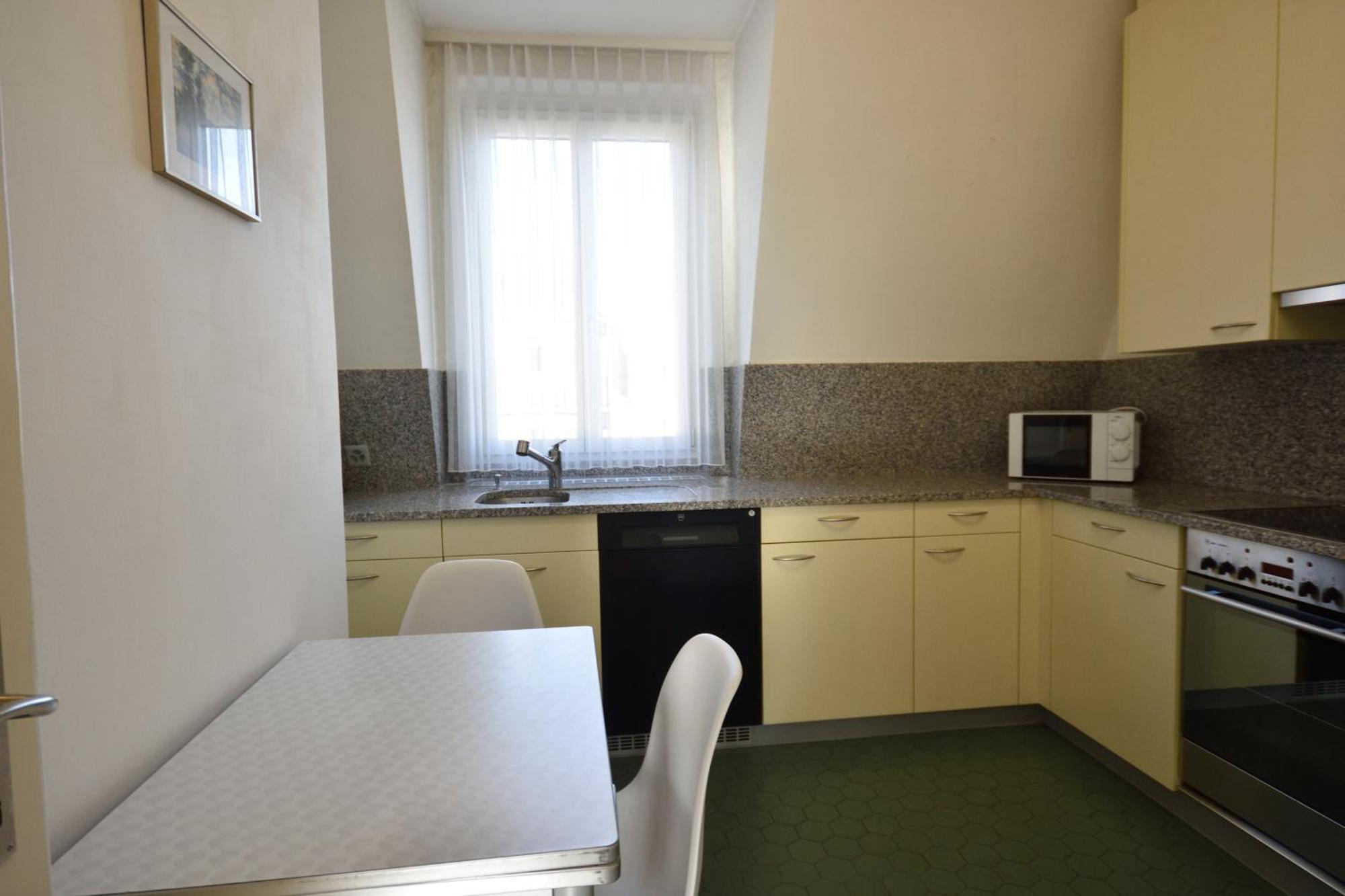 Cosy 2-bedroom Near - Stardust 31 Apartment