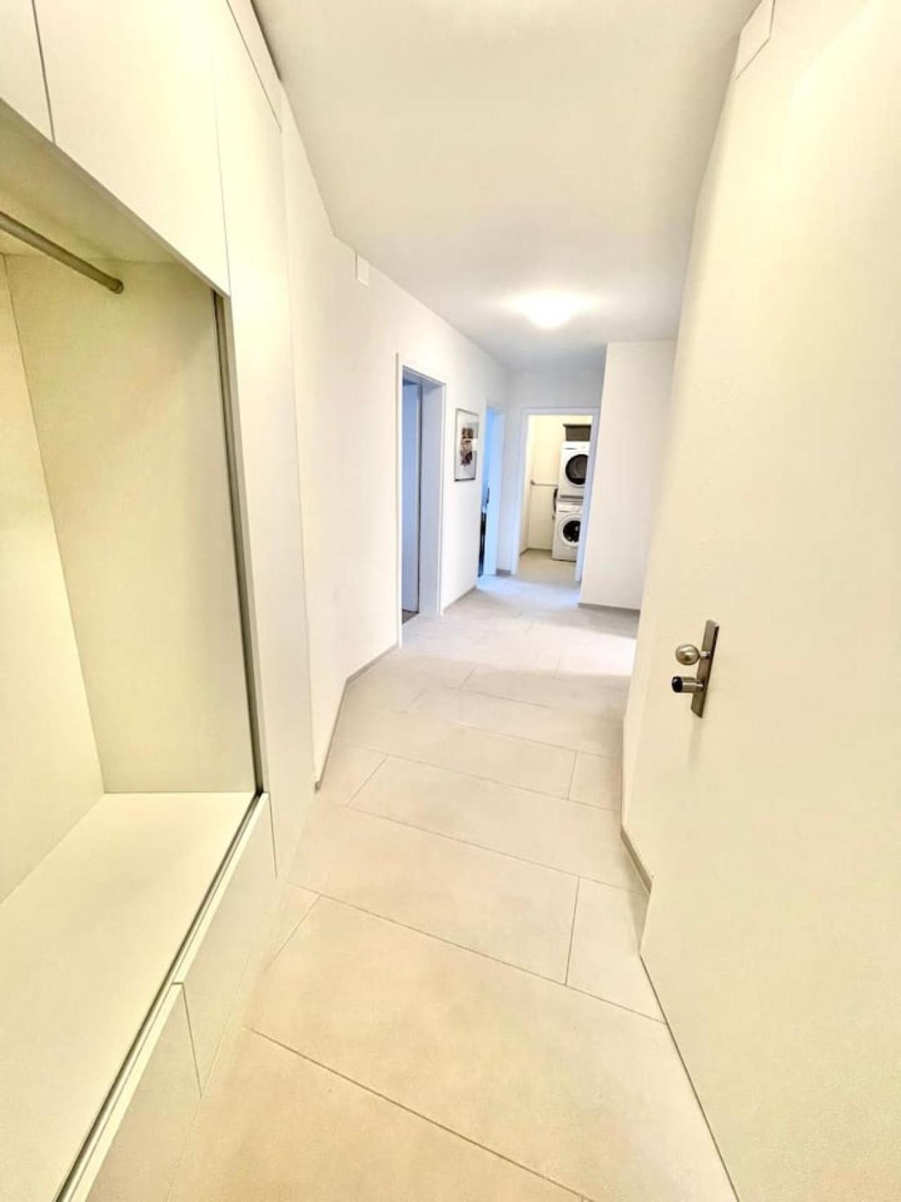 Apartment 3.5 In Zurich-oerlikon *