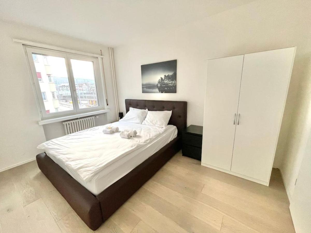 3.5 In Zurich-oerlikon Apartment *