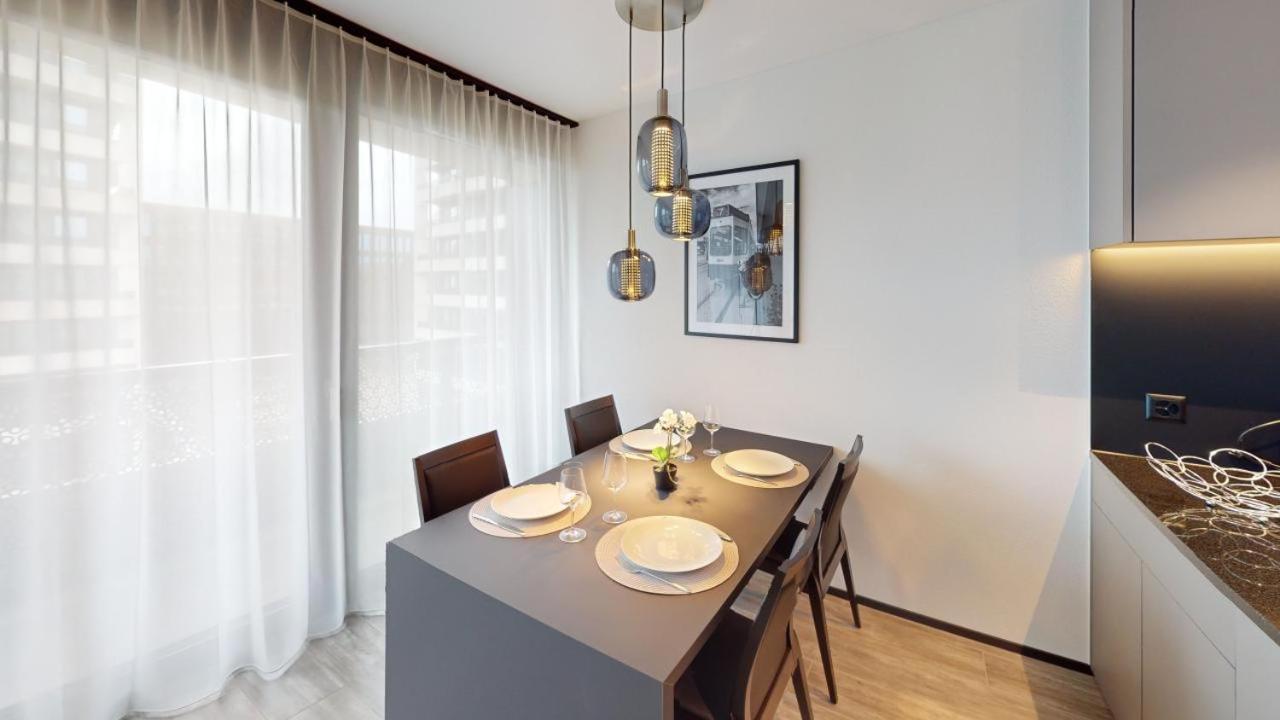 Spacious 1 Bedroom With Balcony Apartamento Zurique