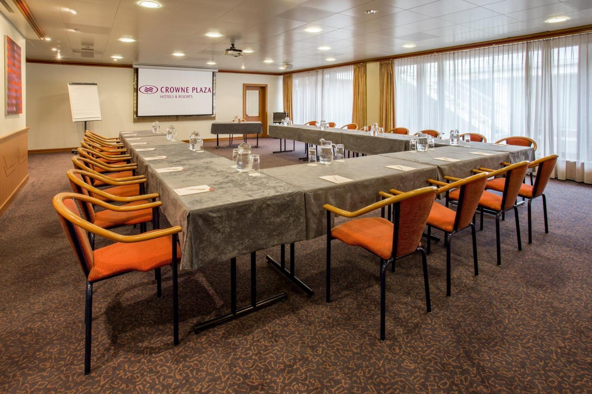 Crowne Plaza By Ihg 4*