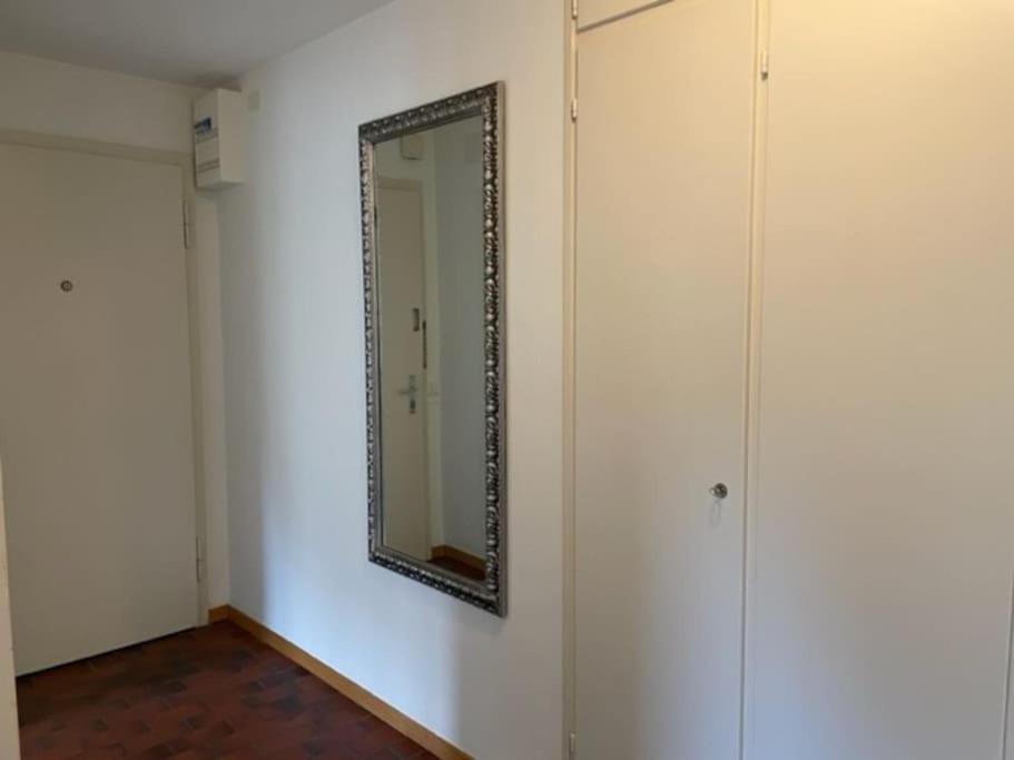 Cozy, Sunny, Center 1 Bedroom Flat Apartment *