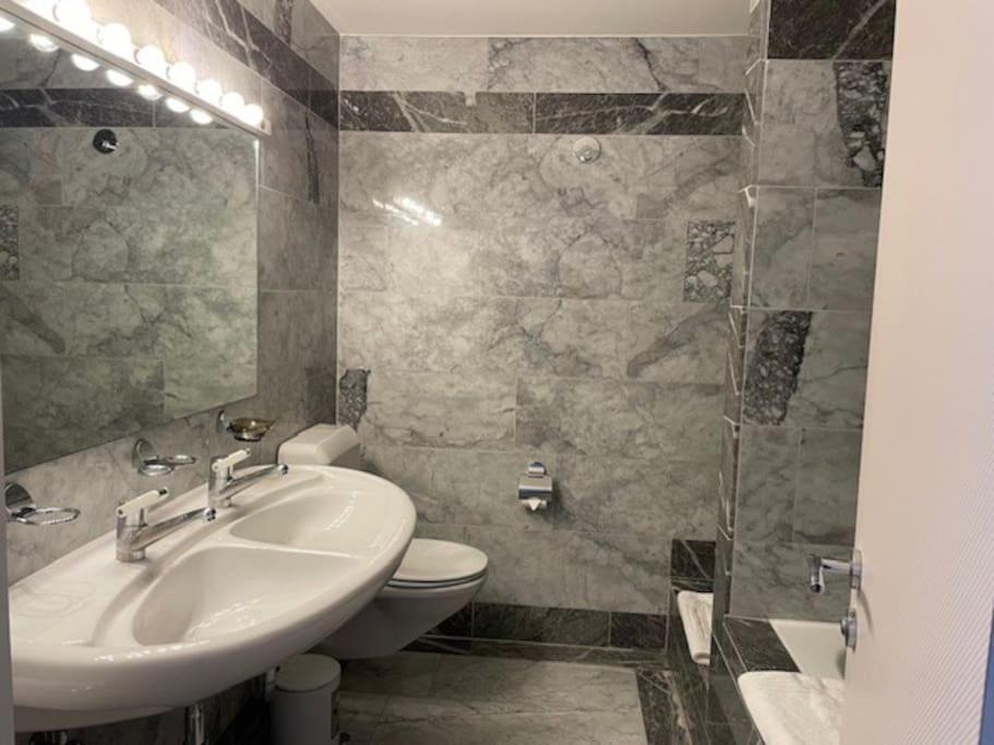 Amazing 2 Bedroom Flat: Specious And