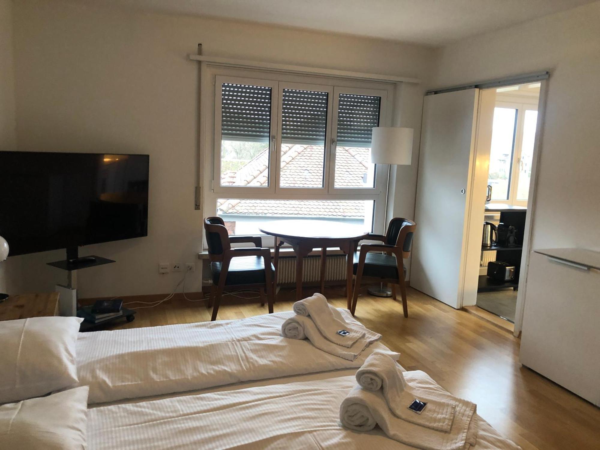 Cozy, Sunny, Center 1 Bedroom Flat Apartment
