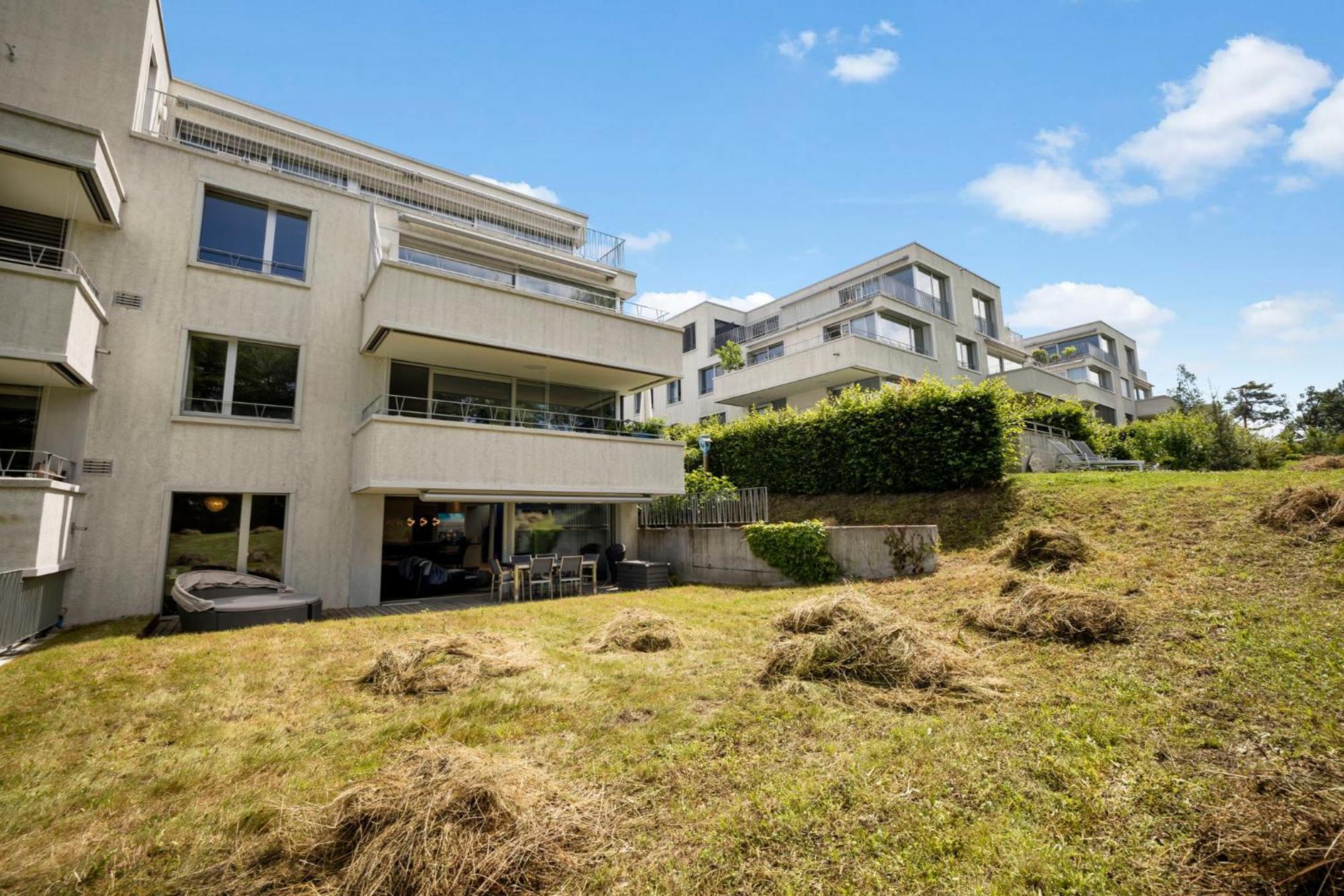 Exclusive Spacious Apt. With Garden In