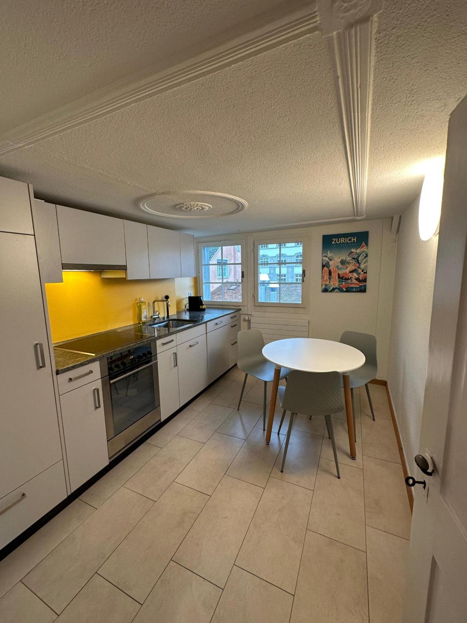 Apartment Hitrental Limmatquai Zurich