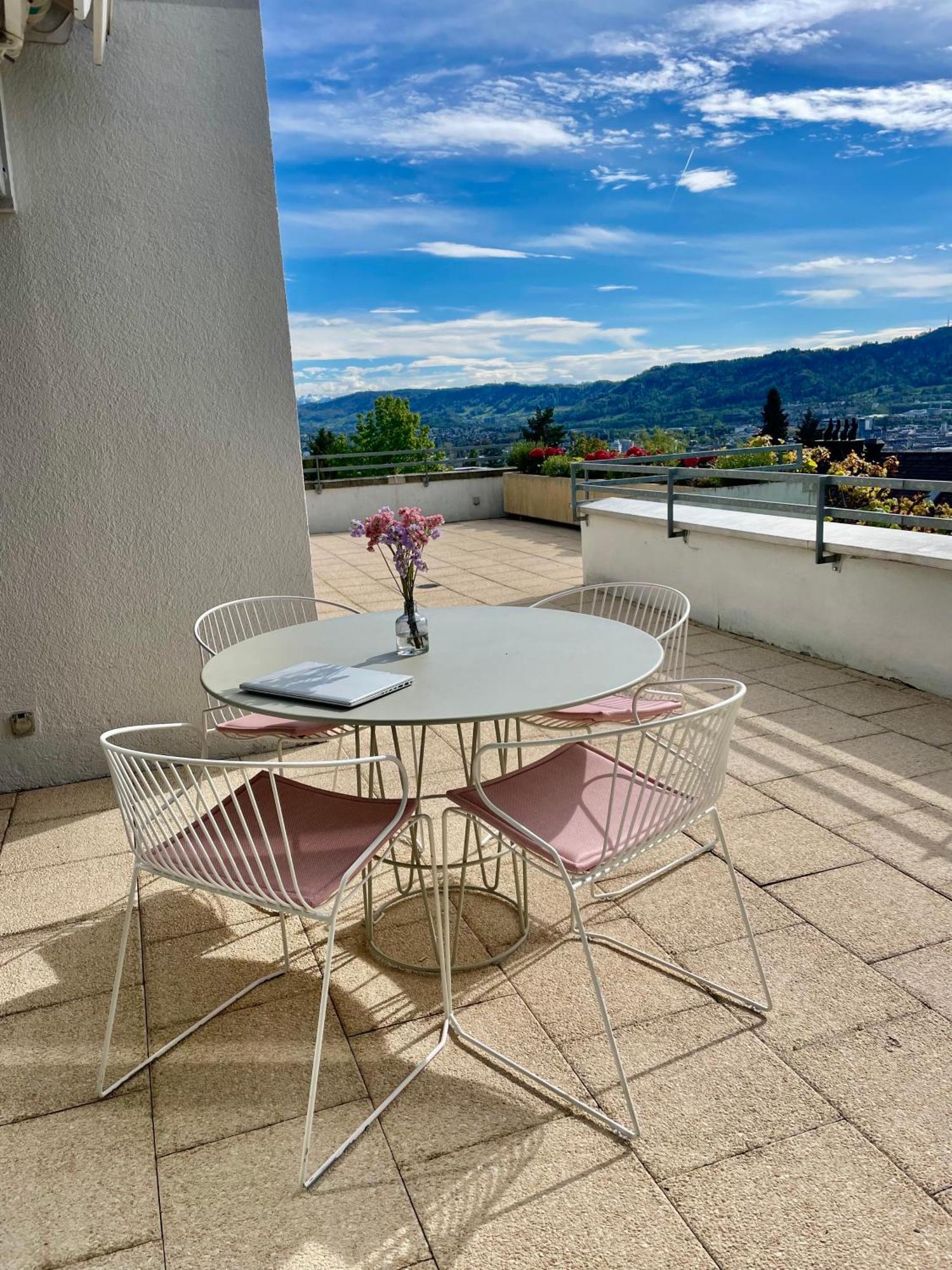 Luxury, Quiet Flat Overlooking * Zurich