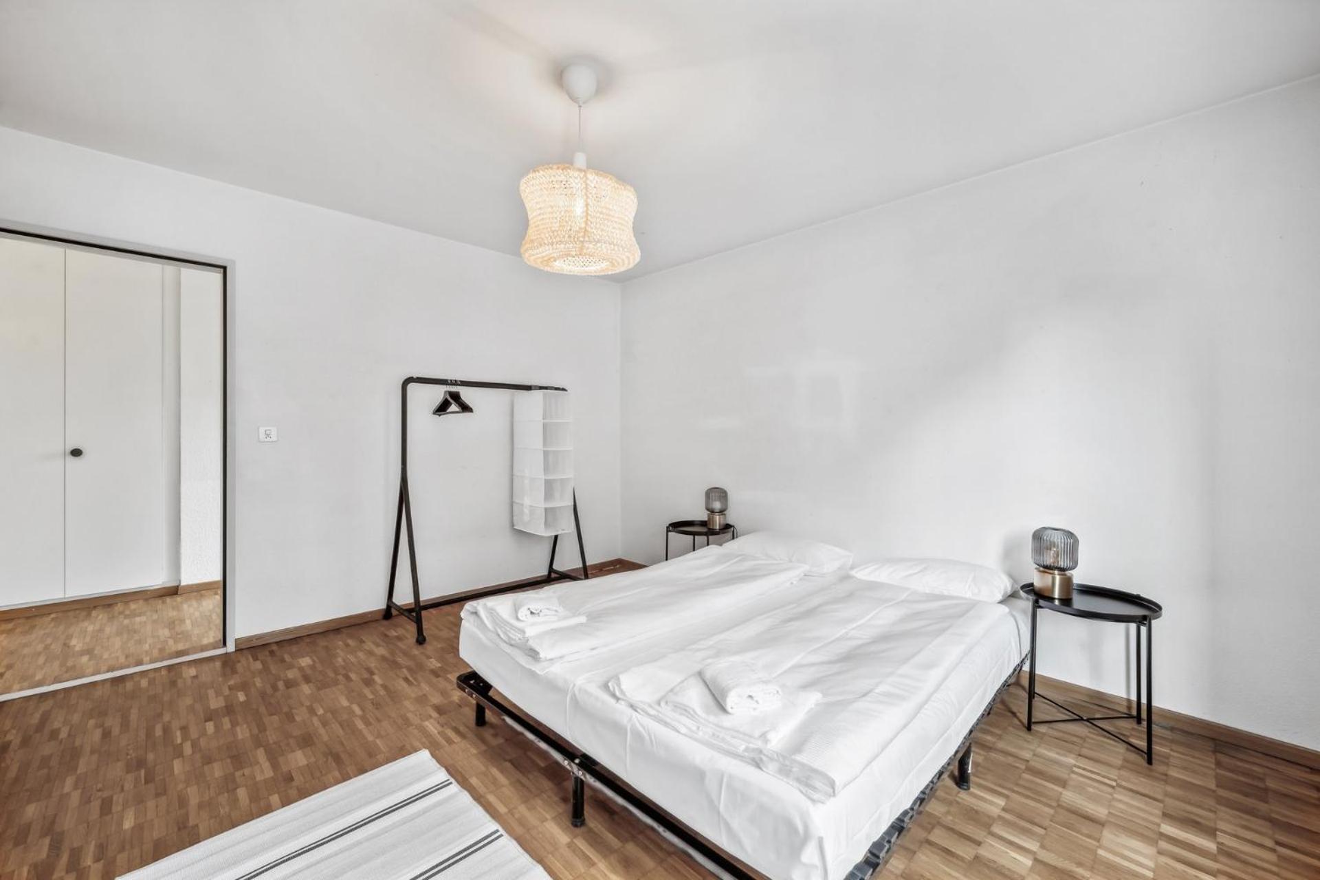 Apartment Chic 3-bedroom Near Center *
