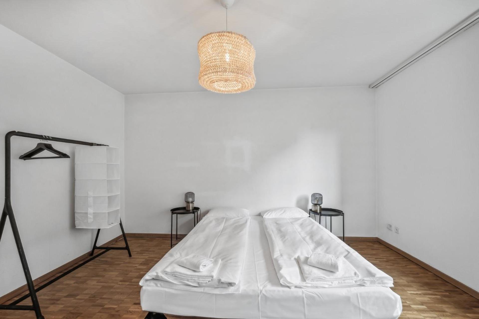 Apartment Chic 3-bedroom Near Center