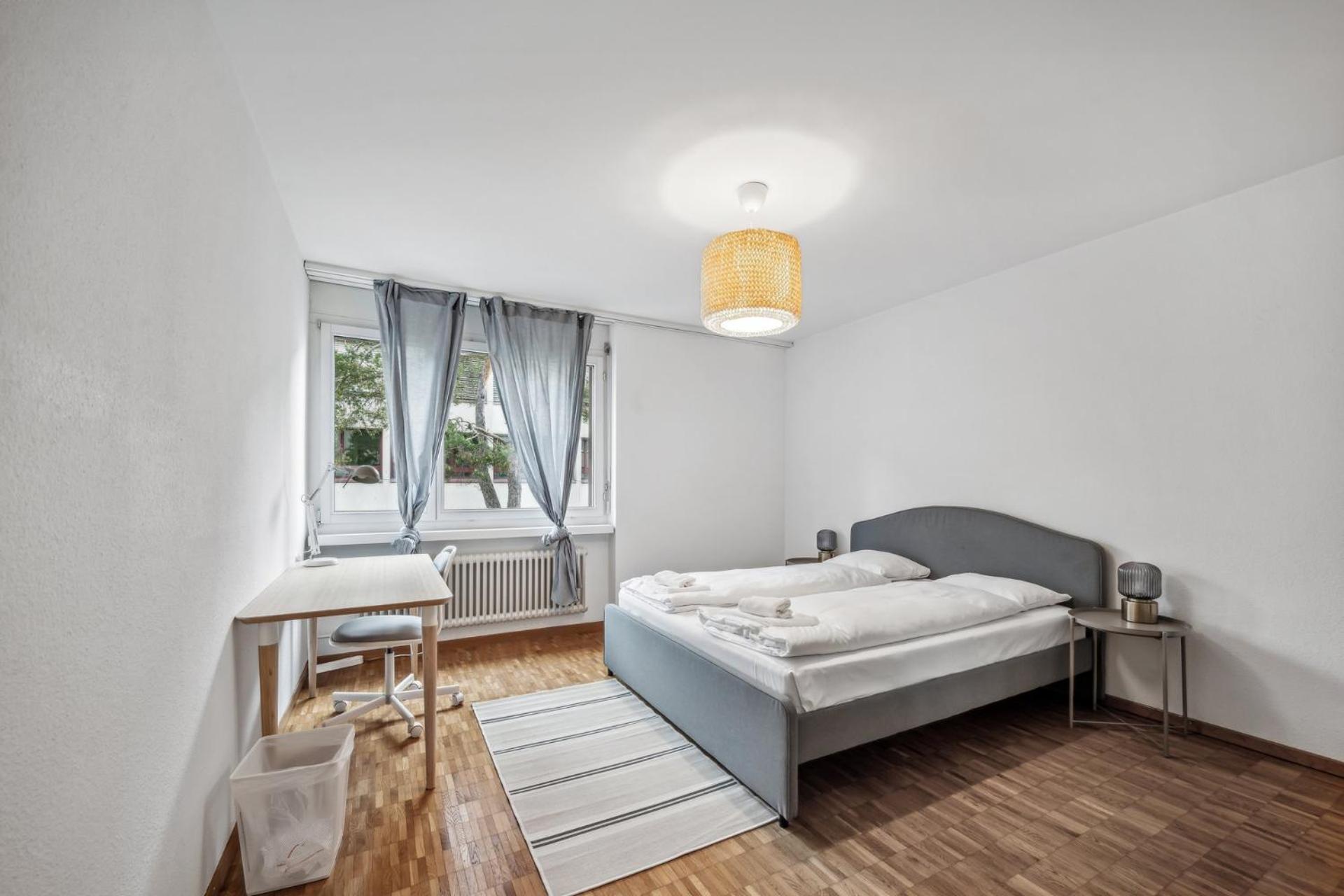 Apartment Chic 3-bedroom Near Center