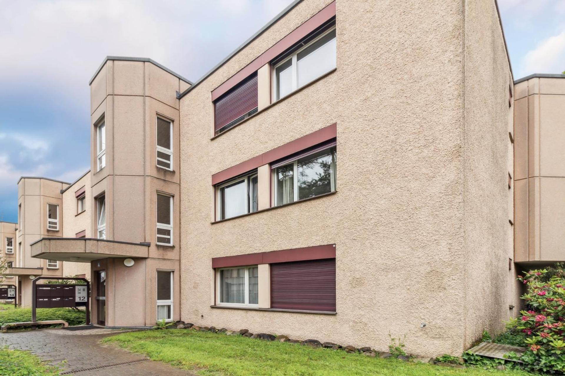 Chic 3-bedroom Near Center Apartment