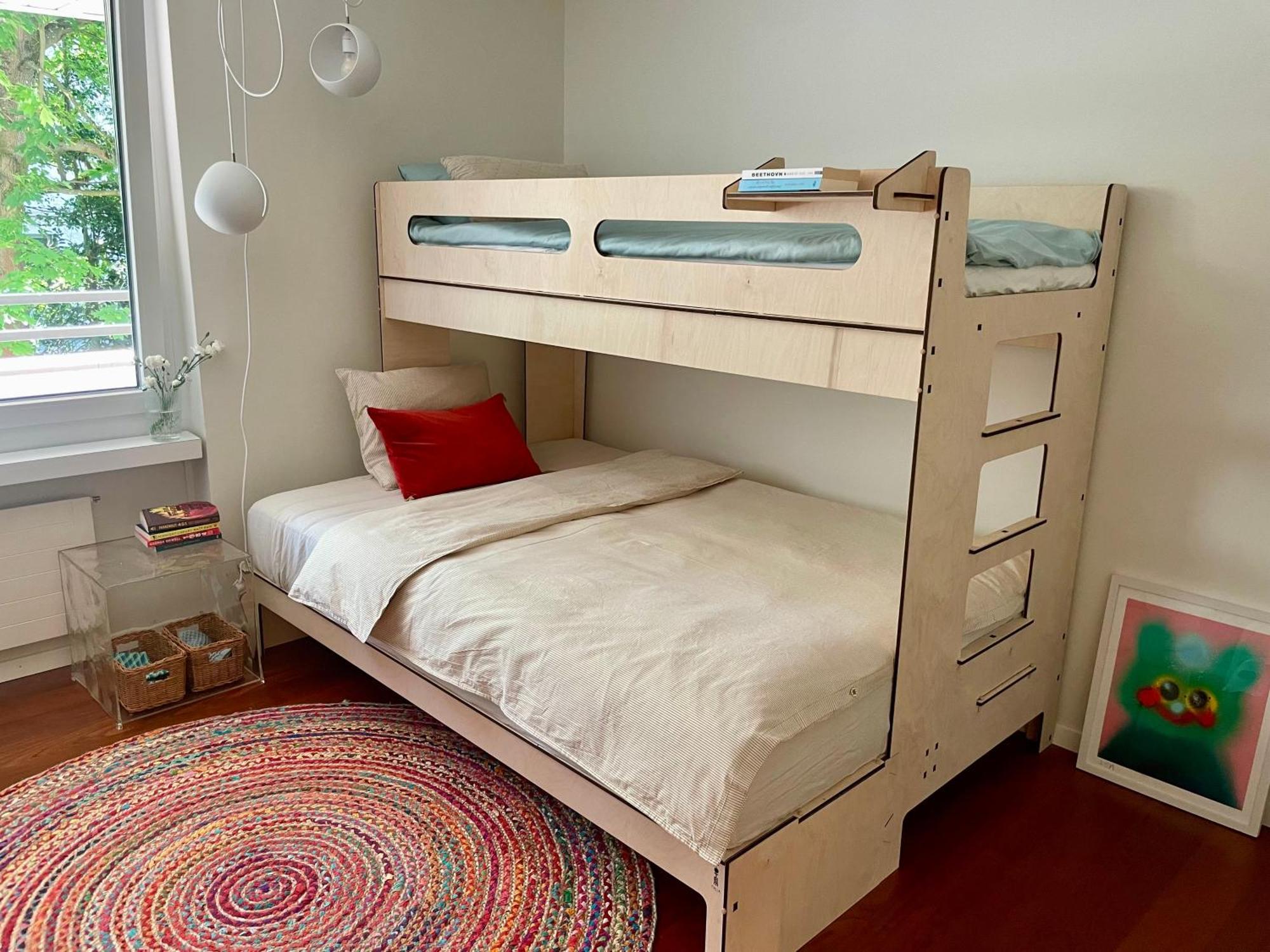 Luxury, Quiet Flat Overlooking Apartment *