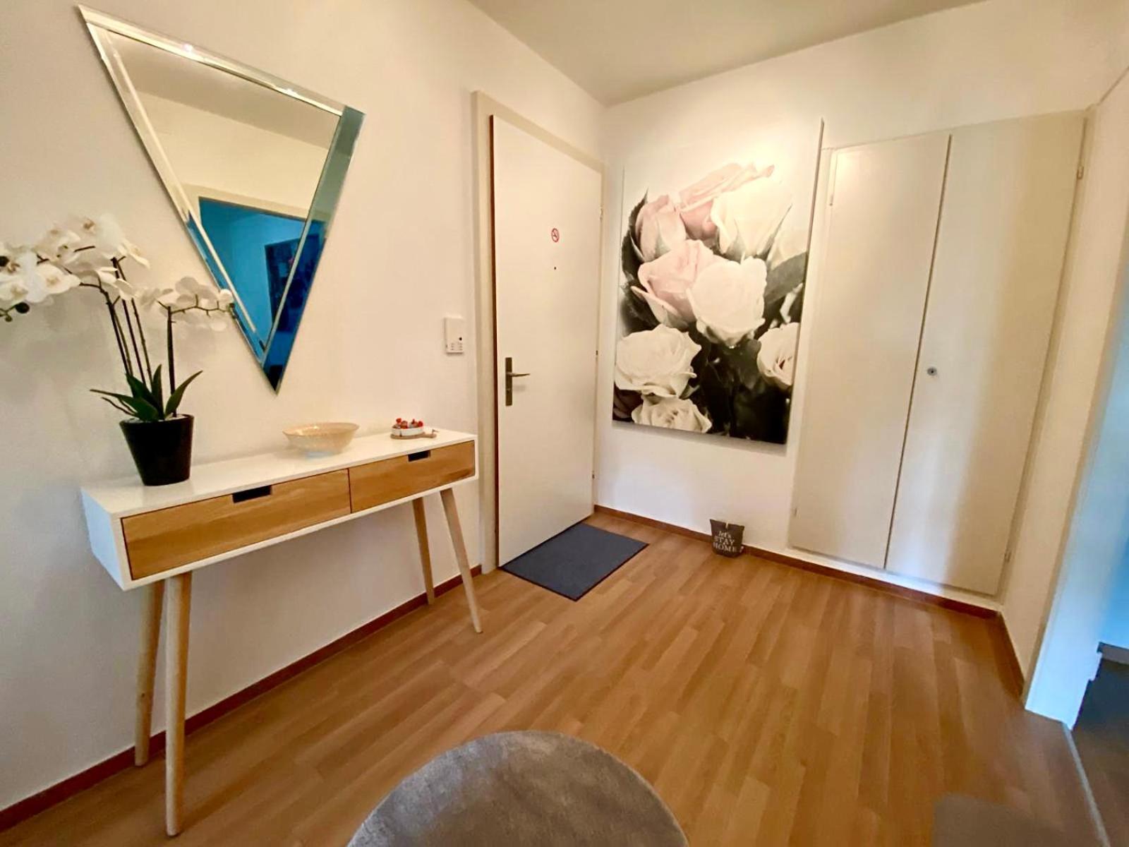Modern Eingerichtete Stadtwohnung In Wollishofen Apartment