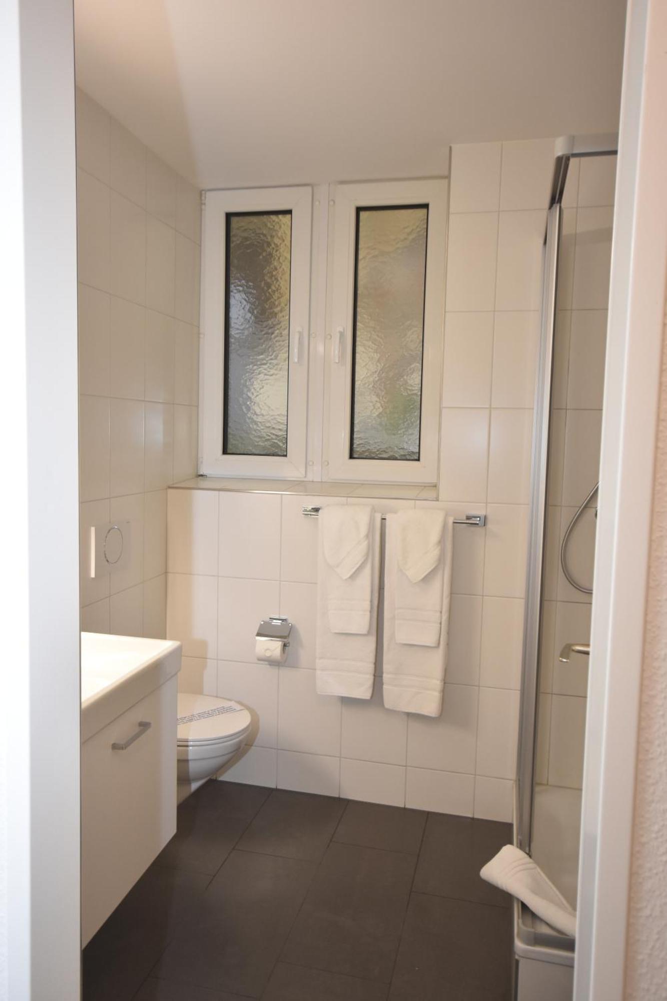 Centrally Located 2br - Color 23 Apartment