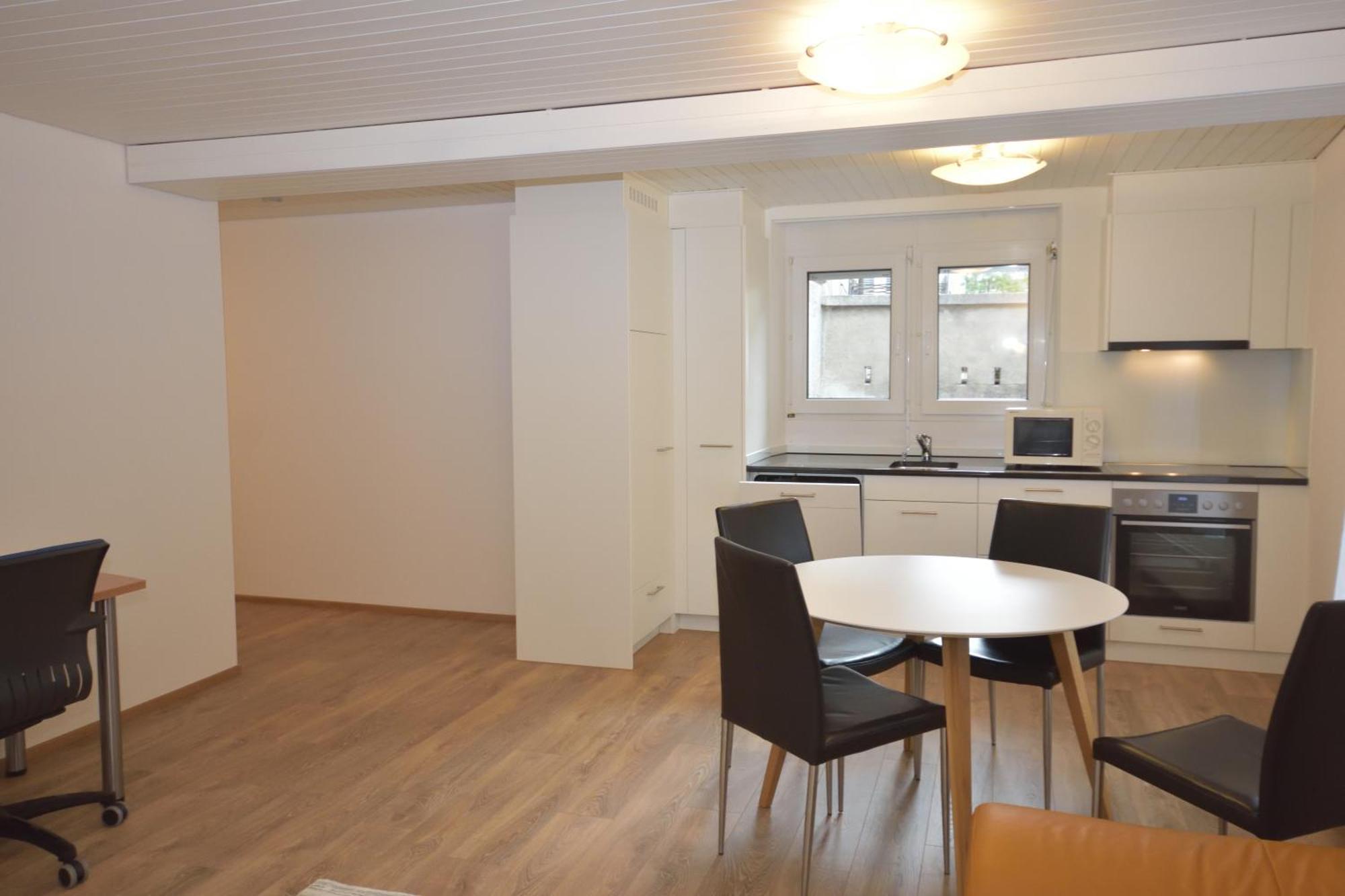 Centrally Located 2br - Color 23 *