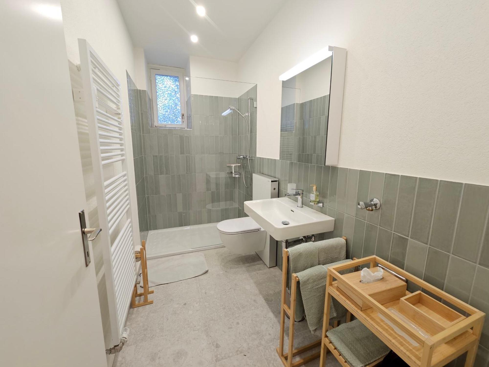 New 2 Bedroom - 15min From Paradeplatz Apartment