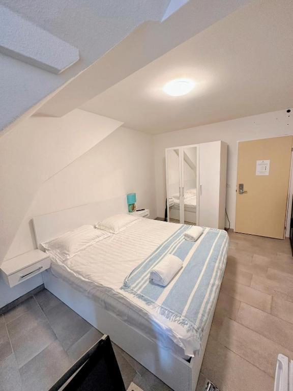 Apartment Center With Private External Bathroom