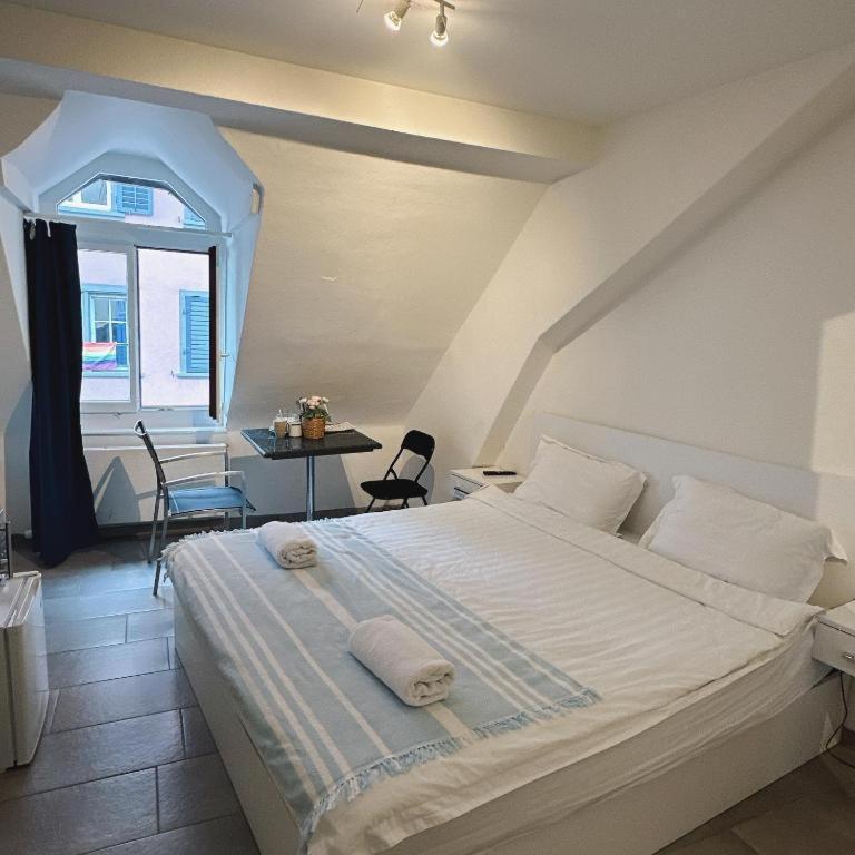 Center With Private External Bathroom *