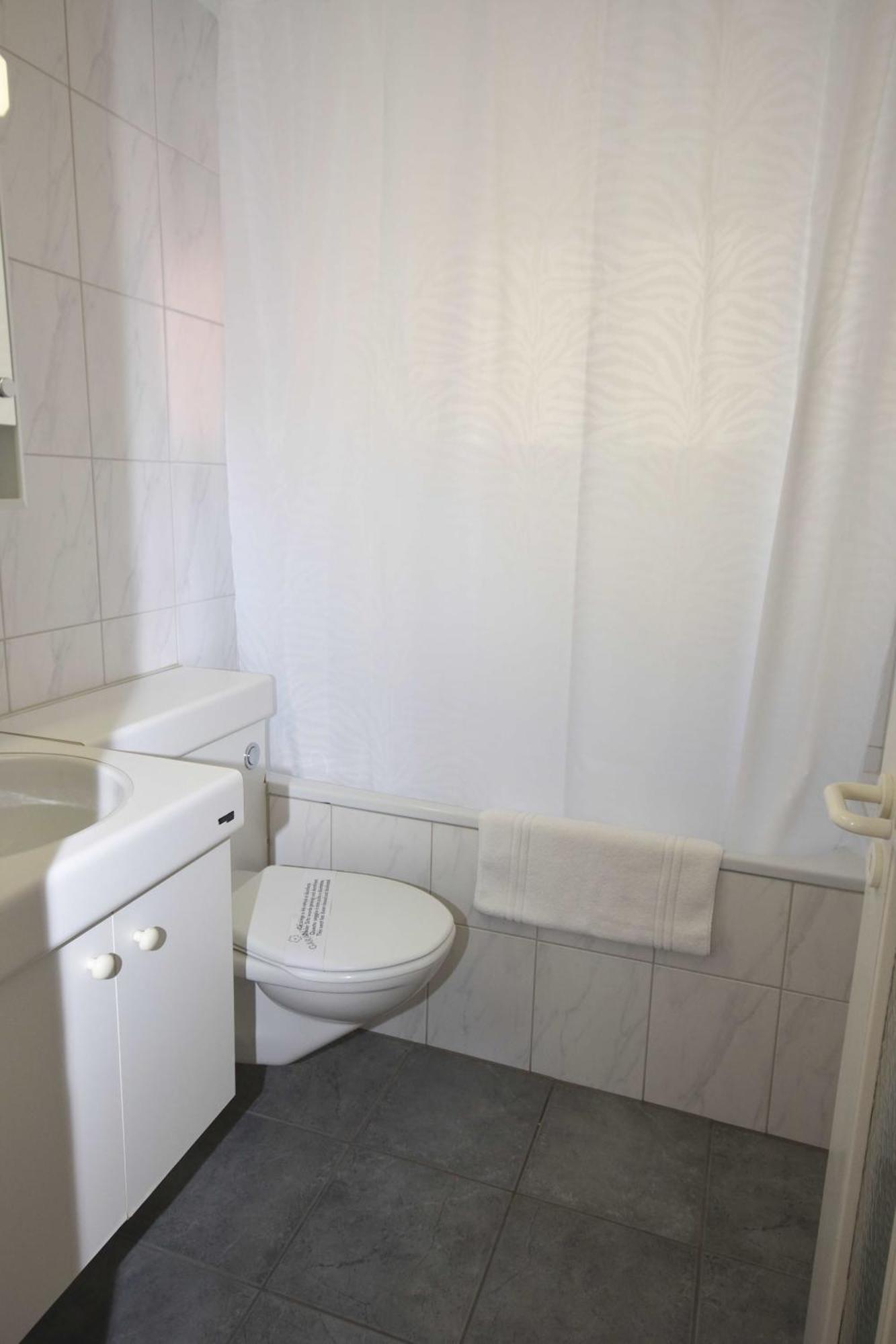Apartment Center - Crown 13 Zurich