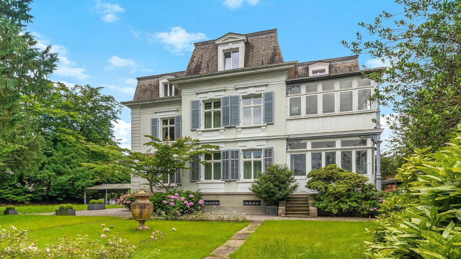 Private Luxury In *