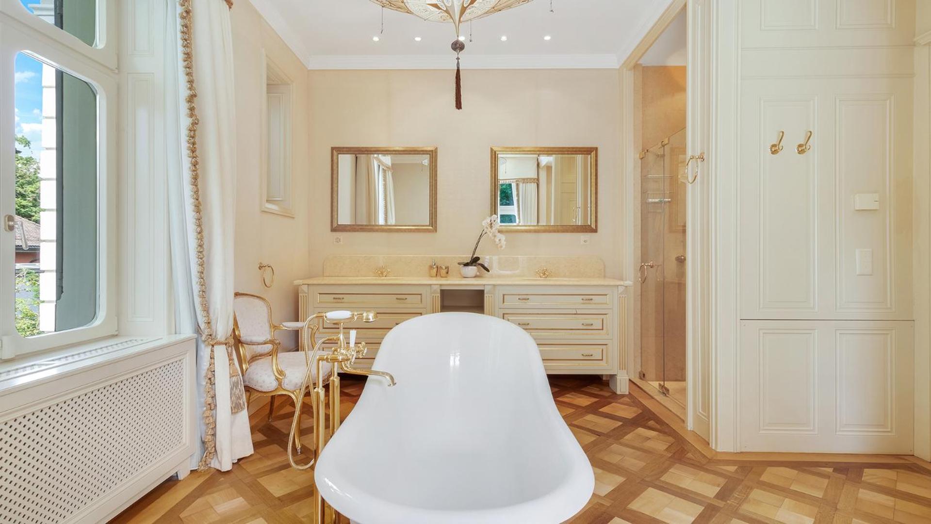 Private Luxury In *