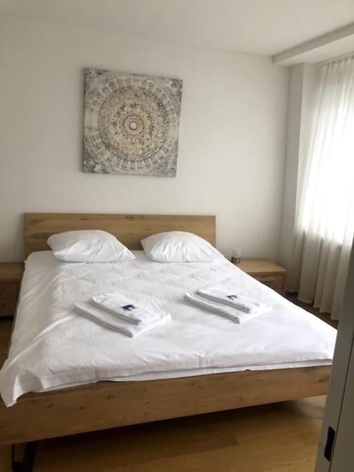 Very Sunny 1br Flat In The City Center - West4 *