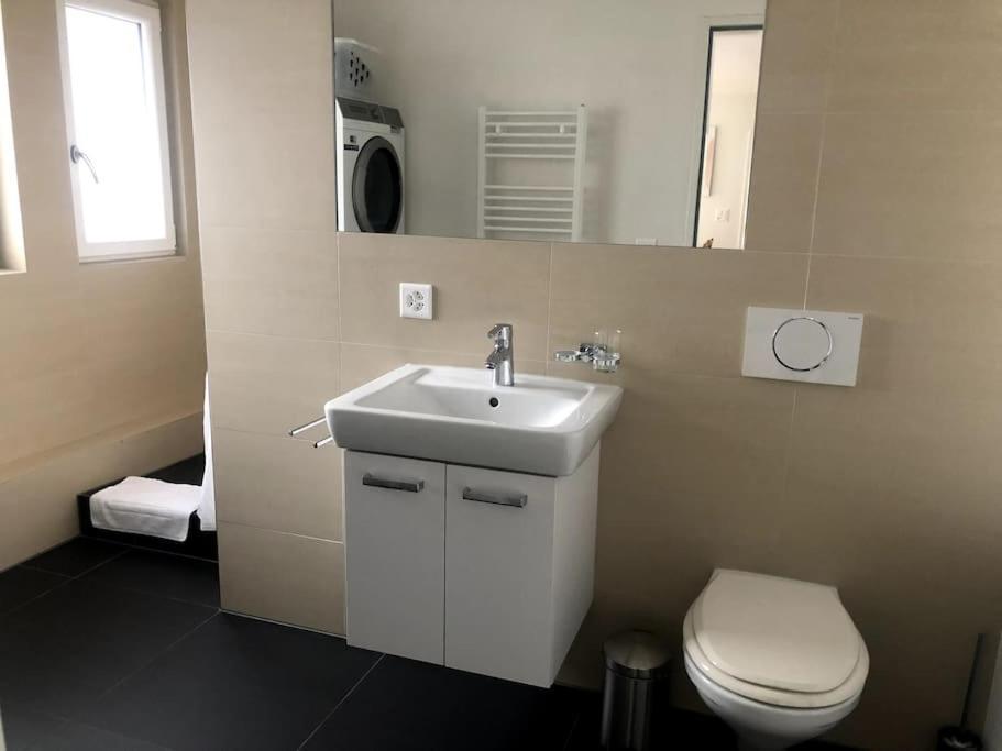 Very Sunny 1br Flat In The City Center - West4 Apartment