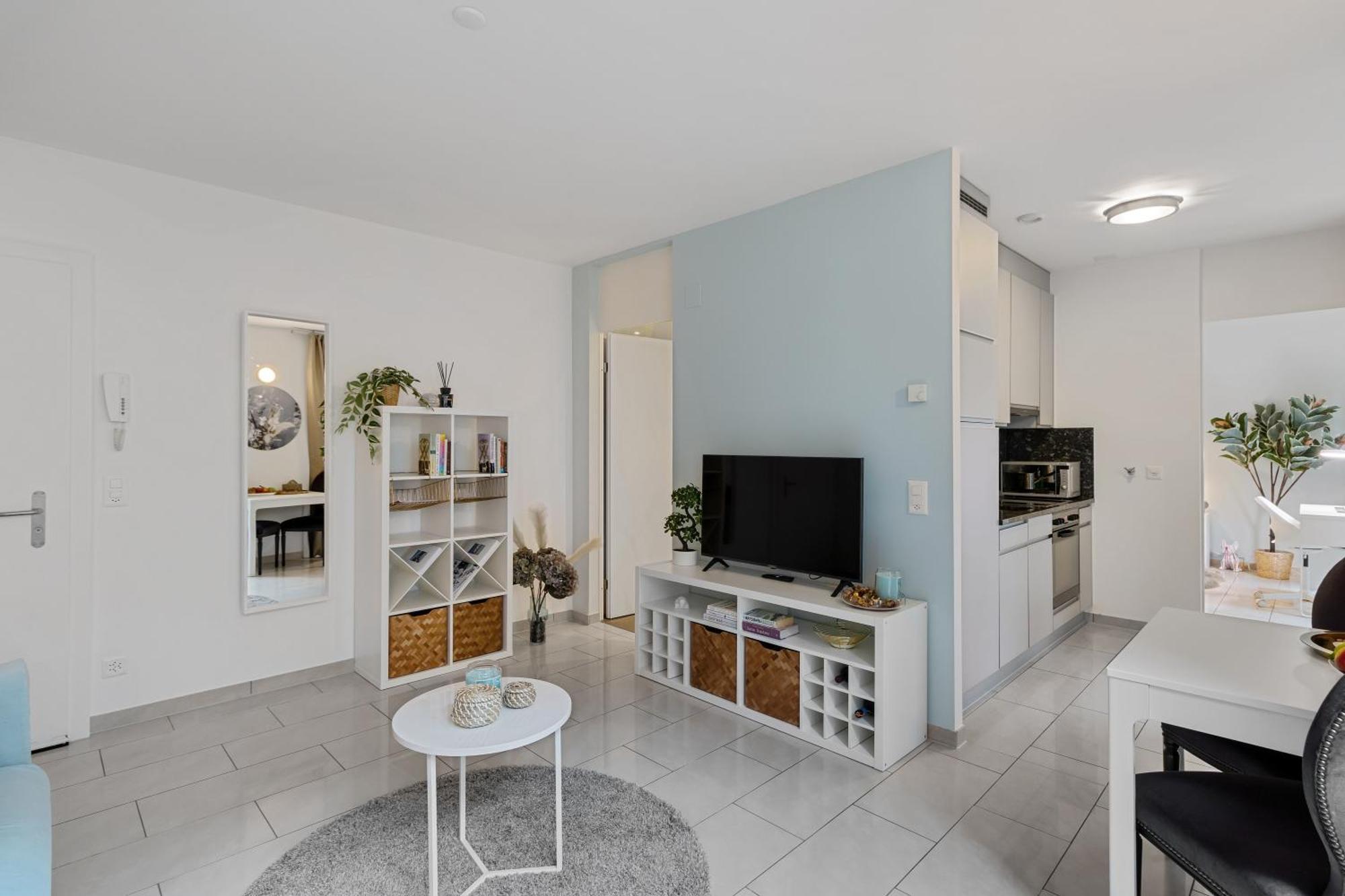 Boutique & Downtown & Kingsize & 700mbps & Workspace