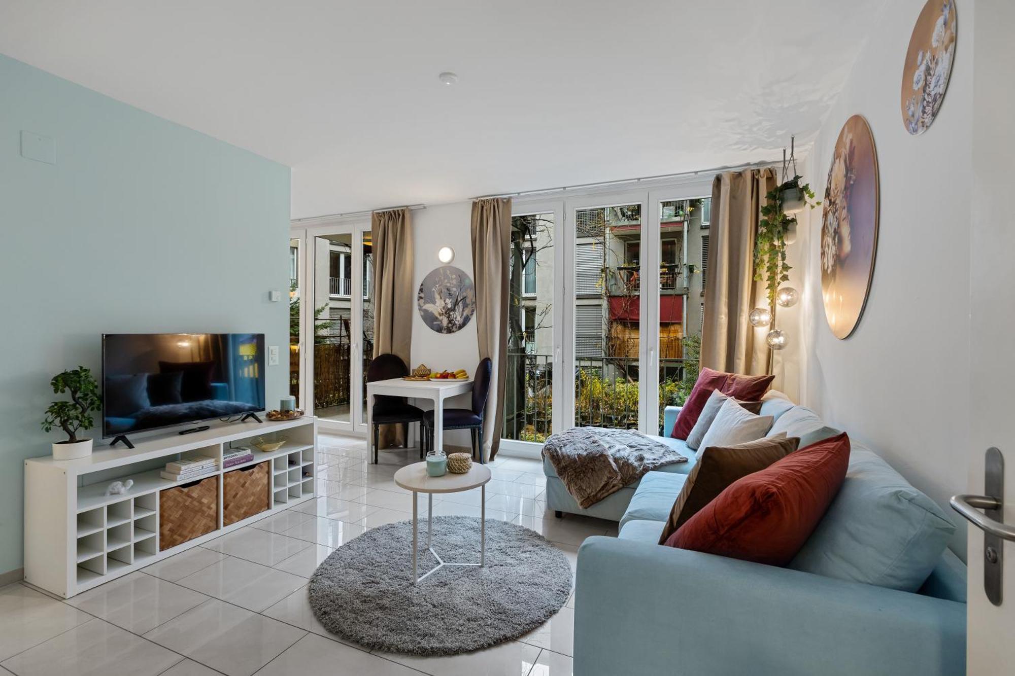 Boutique & Downtown & Kingsize & 700mbps & Workspace *