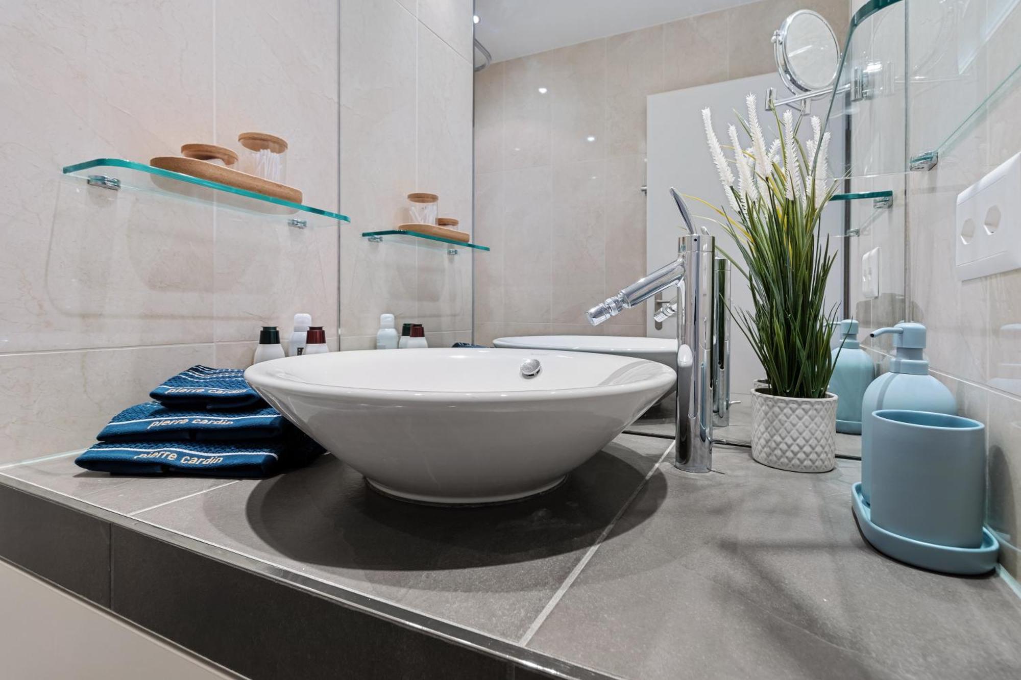 Boutique & Downtown & Kingsize & 700mbps & Workspace Apartment Zurich