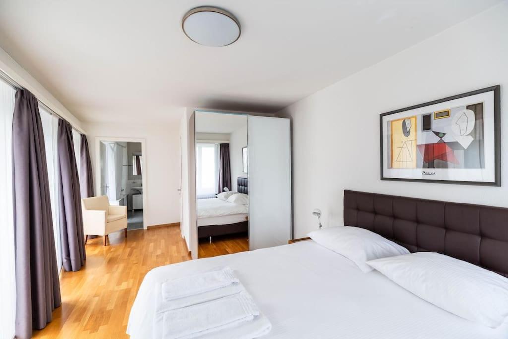 Apartment 1 Bedroom Flat Center Near - D7 *
