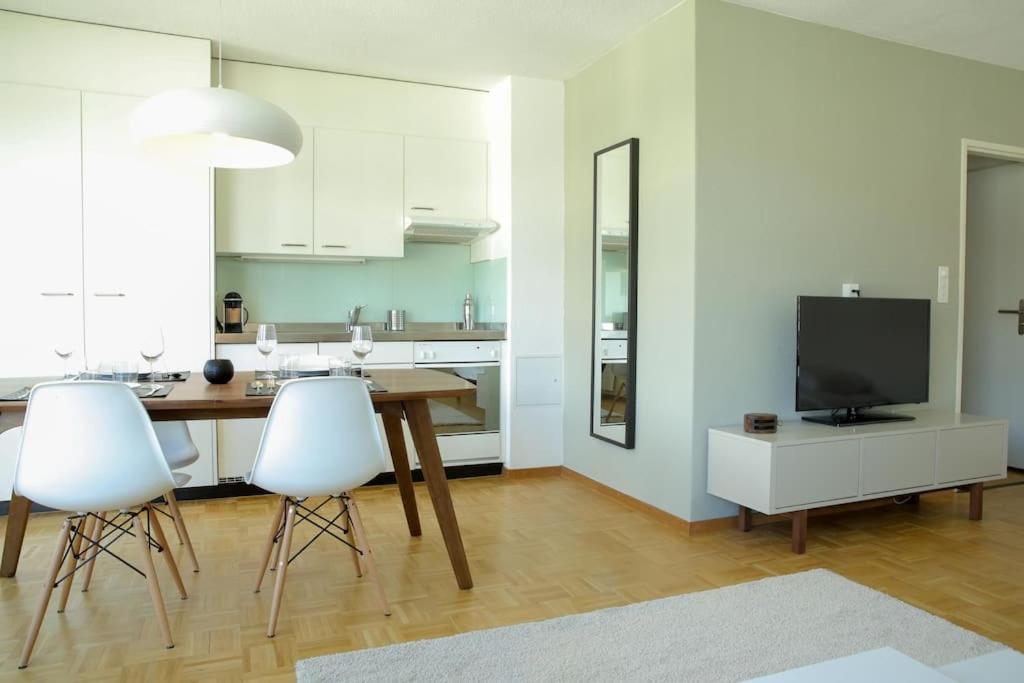 Cozy In The Centre - Art 13 *